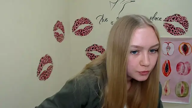 Snapshot of MademoiselleCl chatting on 01-04-25, 10:38 MademoiselleCl online show from 01-04-25, 10:38