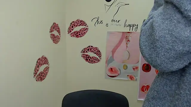 Snapshot of MademoiselleCl chatting on 01-06-25, 12:57 MademoiselleCl online show from 01-06-25, 12:57