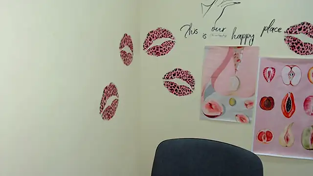 Snapshot of MademoiselleCl chatting on 02-08-25, 10:07 MademoiselleCl online show from 02-08-25, 10:07