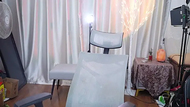 Snapshot of nono_babyy chatting on 12-19-25, 01:45 nono babyy online show from 12-19-25, 01:45