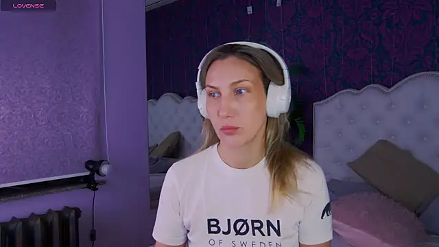 Snapshot of ElizaMayers chatting on 02-01-26, 01:09 ElizaMayers online show from 02-01-26, 01:09