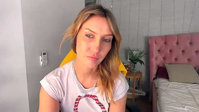 Snapshot of ElizaMayers chatting on 03-11-26, 10:05 ElizaMayers online show from 03-11-26, 10:05