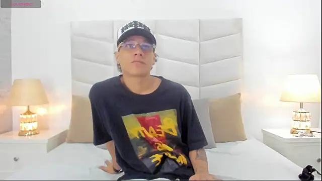 Snapshot of Buda_and_Cataleya_ chatting on 03-15-25, 02:45 Buda and Cataleya  online show from 03-15-25, 02:45