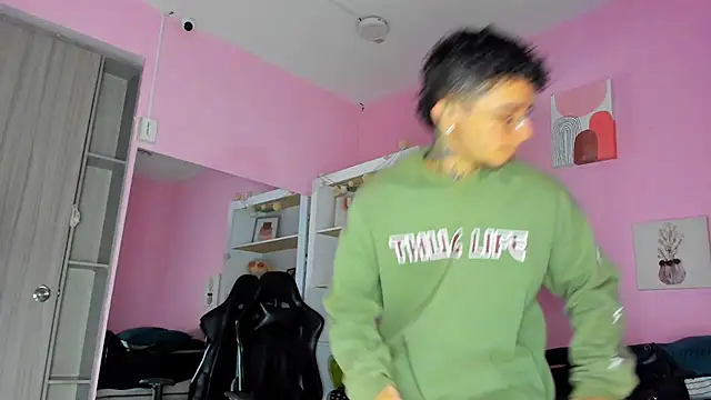 Ian Castillo  online show from 11-19-25, 11:10