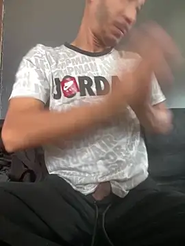 Snapshot of Chico_Bellaco chatting on 12-14-25, 04:01 Chico Bellaco online show from 12-14-25, 04:01