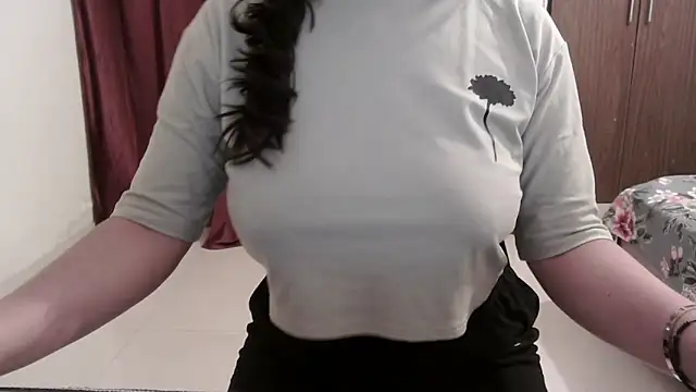 ANANYA-TIWARI online show from 09-30-25, 05:18