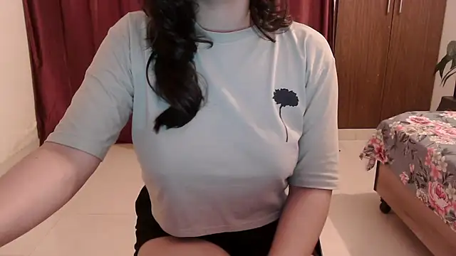 ANANYA-TIWARI online show from 10-01-25, 05:24