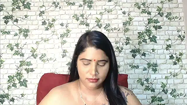 Snapshot of XIndianintimacy chatting on 02-14-25, 11:20 XIndianintimacy online show from 02-14-25, 11:20