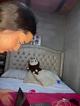 MollySanders    online show from 07-15-26, 10:59