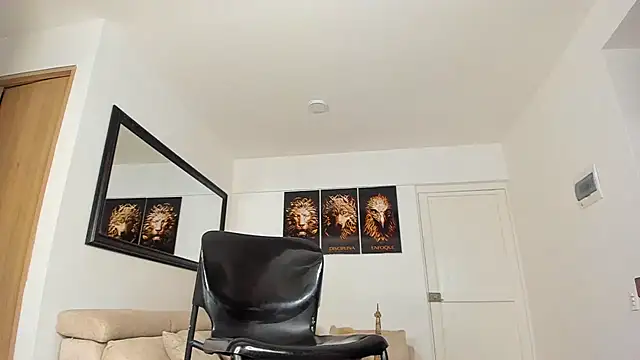 Snapshot of smit_hot_sr chatting on 12-25-24, 07:35 smit hot sr online show from 12-25-24, 07:35