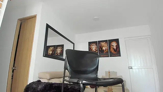 Snapshot of smit_hot_sr chatting on 12-28-24, 01:06 smit hot sr online show from 12-28-24, 01:06