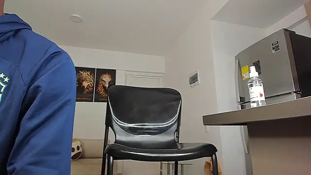 Snapshot of smit_hot_sr chatting on 01-18-25, 03:20 smit hot sr online show from 01-18-25, 03:20