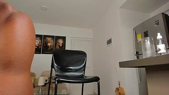 Snapshot of smit_hot_sr chatting on 01-31-25, 04:25 smit hot sr online show from 01-31-25, 04:25