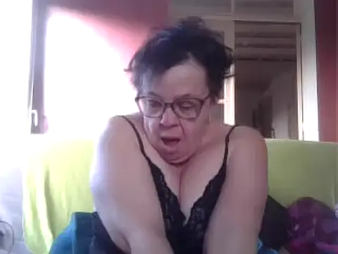 Snapshot of Vandeae44 chatting on 01-17-25, 08:24 Vandeae44 online show from 01-17-25, 08:24