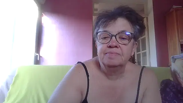 Snapshot of Vandeae44 chatting on 03-18-25, 07:41 Vandeae44 online show from 03-18-25, 07:41