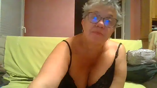 Snapshot of Vandeae44 chatting on 09-19-25, 08:09 Vandeae44 online show from 09-19-25, 08:09