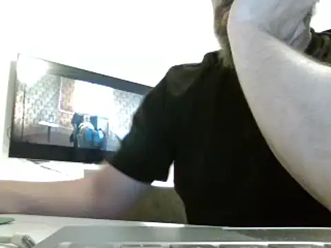 Snapshot of FROL83 chatting on 06-12-26, 08:19 FROL83 online show from 06-12-26, 08:19