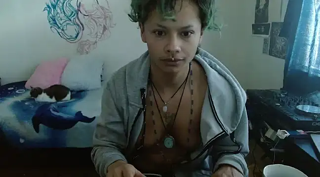 Snapshot of fenixmfx19 chatting on 12-19-24, 01:07 fenixmfx19 online show from 12-19-24, 01:07