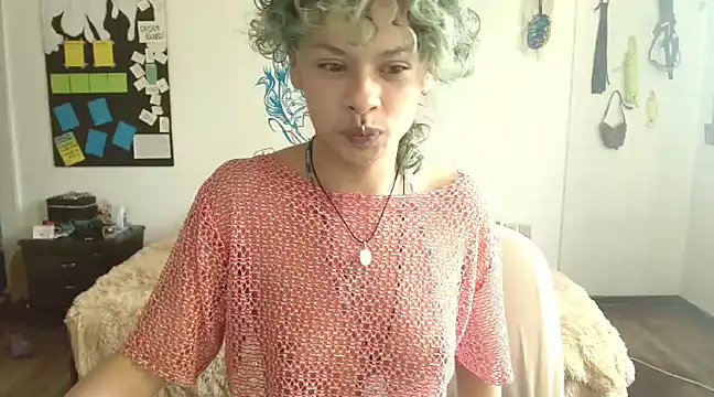 Snapshot of fenixmfx19 chatting on 01-02-25, 09:18 fenixmfx19 online show from 01-02-25, 09:18