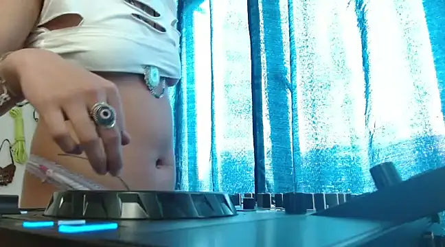 Snapshot of fenixmfx19 chatting on 01-09-25, 06:15 fenixmfx19 online show from 01-09-25, 06:15