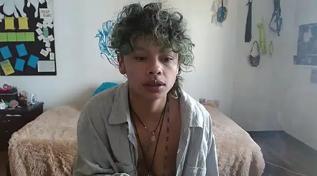 Snapshot of fenixmfx19 chatting on 01-10-25, 03:16 fenixmfx19 online show from 01-10-25, 03:16