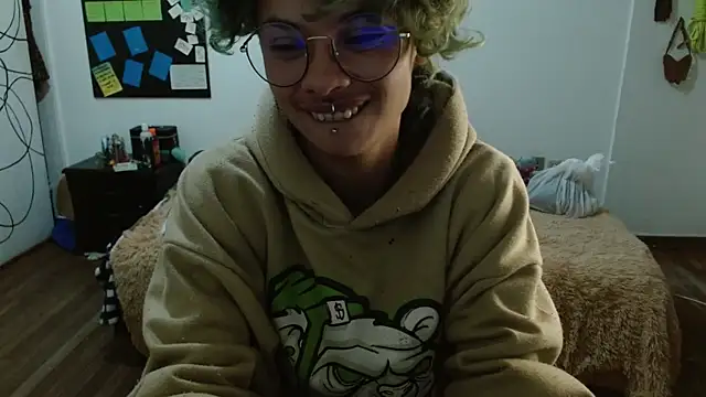 Snapshot of fenixmfx19 chatting on 01-31-25, 04:25 fenixmfx19 online show from 01-31-25, 04:25