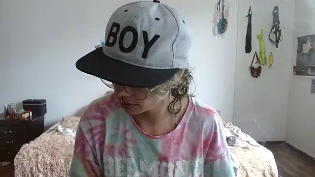 Snapshot of fenixmfx19 chatting on 02-21-25, 06:04 fenixmfx19 online show from 02-21-25, 06:04