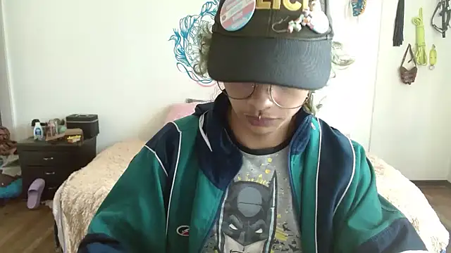 Snapshot of fenixmfx19 chatting on 02-24-25, 07:09 fenixmfx19 online show from 02-24-25, 07:09