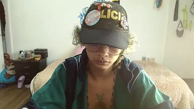 Snapshot of fenixmfx19 chatting on 02-24-25, 10:14 fenixmfx19 online show from 02-24-25, 10:14