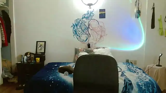 Snapshot of fenixmfx19 chatting on 03-10-25, 10:13 fenixmfx19 online show from 03-10-25, 10:13