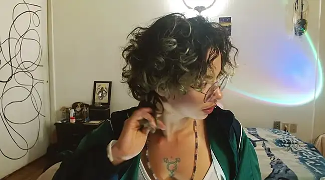 Snapshot of fenixmfx19 chatting on 03-11-25, 10:09 fenixmfx19 online show from 03-11-25, 10:09