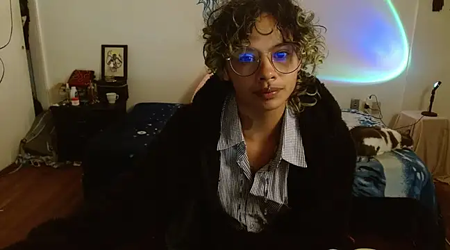 Snapshot of fenixmfx19 chatting on 03-15-25, 10:33 fenixmfx19 online show from 03-15-25, 10:33