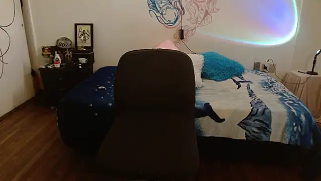 Snapshot of fenixmfx19 chatting on 03-17-25, 07:04 fenixmfx19 online show from 03-17-25, 07:04