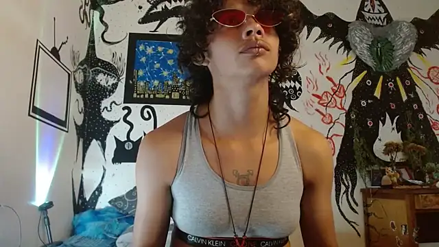 Snapshot of fenixmfx19 chatting on 10-06-25, 09:12 fenixmfx19 online show from 10-06-25, 09:12