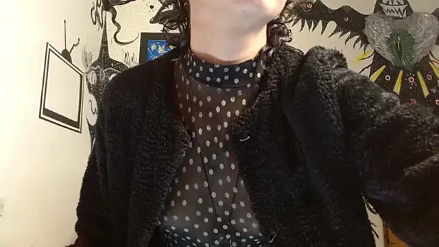 Snapshot of fenixmfx19 chatting on 10-08-25, 06:16 fenixmfx19 online show from 10-08-25, 06:16