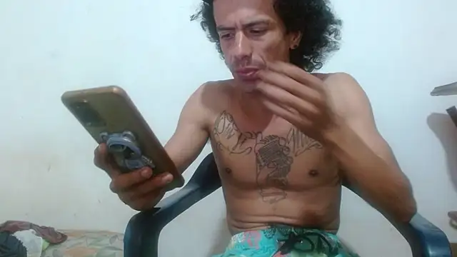 Snapshot of damian_bottom_bigcock chatting on 12-31-24, 03:12 damian bottom bigcock online show from 12-31-24, 03:12