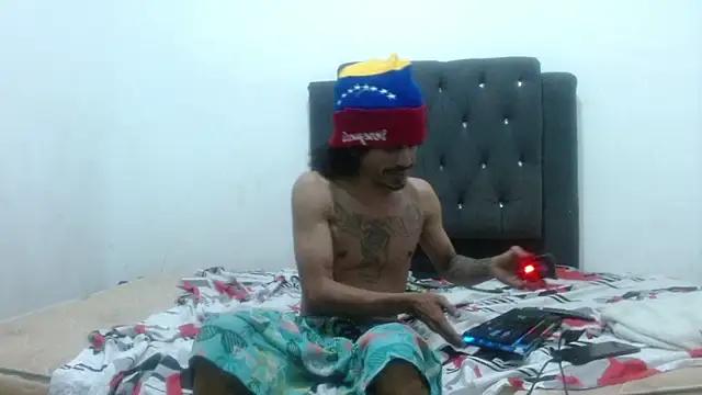 Snapshot of damian_bottom_bigcock chatting on 02-17-25, 03:36 damian bottom bigcock online show from 02-17-25, 03:36