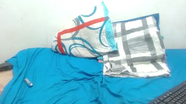 Snapshot of damian_bottom_bigcock chatting on 10-25-25, 11:10 damian bottom bigcock online show from 10-25-25, 11:10