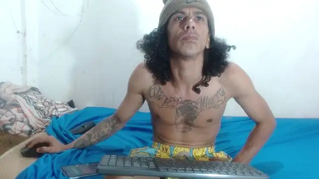 Snapshot of damian_bottom_bigcock chatting on 01-09-26, 01:36 damian bottom bigcock online show from 01-09-26, 01:36