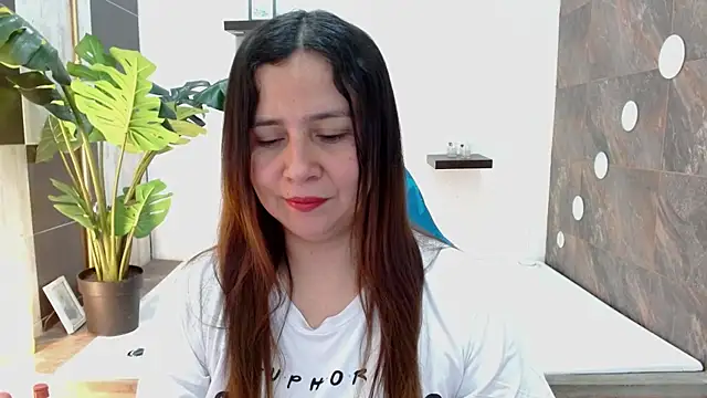Heidy Wells online show from 05-26-26, 01:18