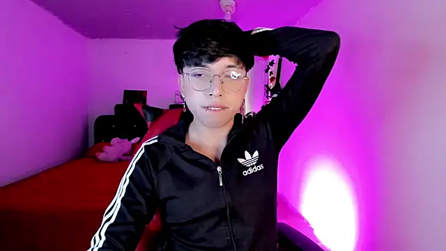 Snapshot of AnggelONfiree chatting on 10-31-25, 12:11 AnggelONfiree online show from 10-31-25, 12:11