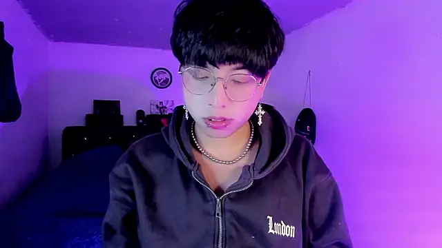 Snapshot of AnggelONfiree chatting on 02-11-26, 03:44 AnggelONfiree online show from 02-11-26, 03:44