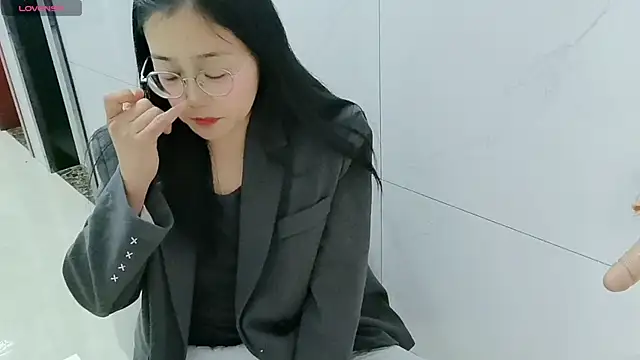 luoxuwen online show from 03-06-25, 07:14