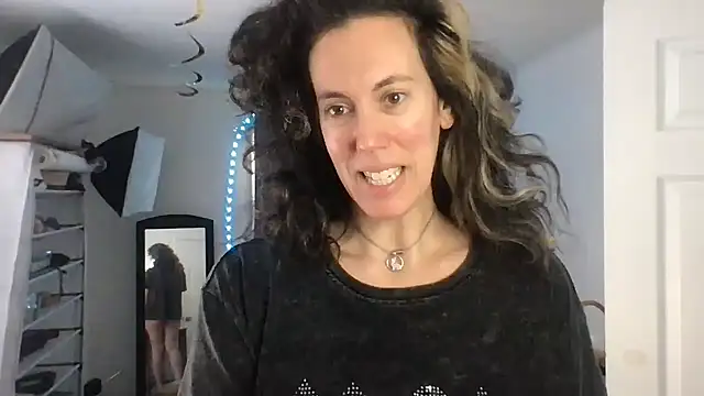 BonfireBonnie online show from 01-14-25, 02:22