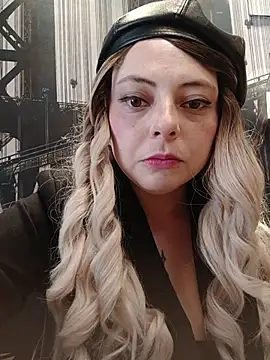 madelaine- online show from 10-27-25, 08:02