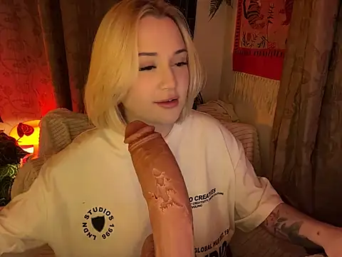 DaisyBooom online show from 04-29-26, 04:55