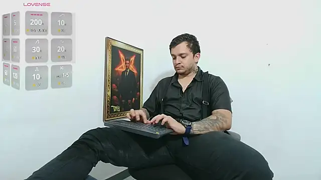 Snapshot of tony_landri chatting on 07-12-26, 02:46 tony landri online show from 07-12-26, 02:46