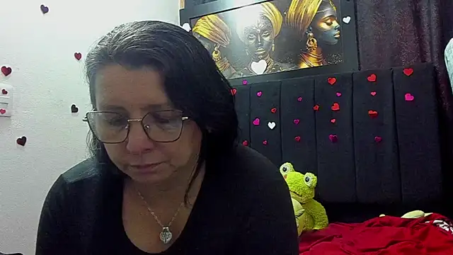 Snapshot of Evaaross_2345 chatting on 06-20-26, 01:03 Evaaross 2345 online show from 06-20-26, 01:03