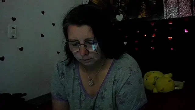 Snapshot of Evaaross_2345 chatting on 06-26-26, 01:15 Evaaross 2345 online show from 06-26-26, 01:15