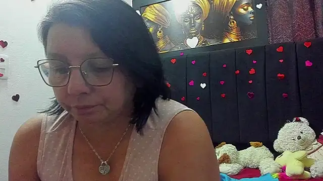Snapshot of Evaaross_2345 chatting on 07-08-26, 04:00 Evaaross 2345 online show from 07-08-26, 04:00
